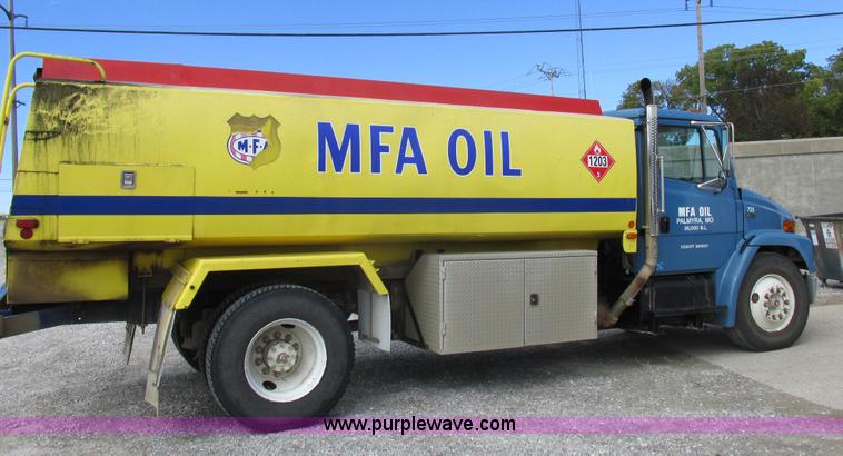 image for item I8912 1997 Freightliner FL70 fuel truck