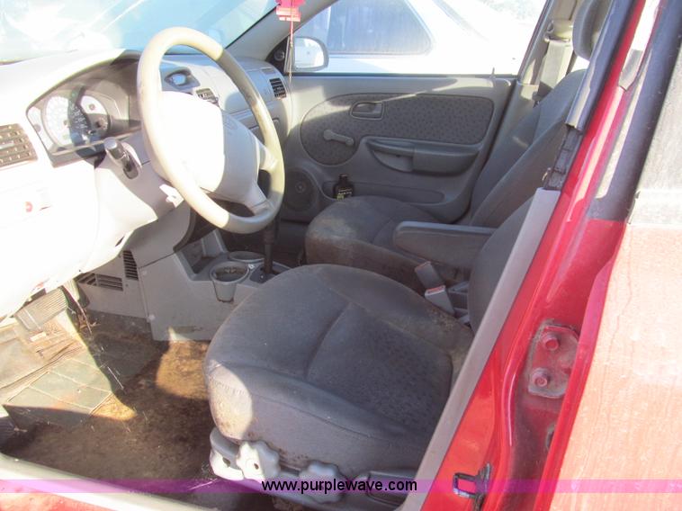 image for item H9450 2003 Kia Rio