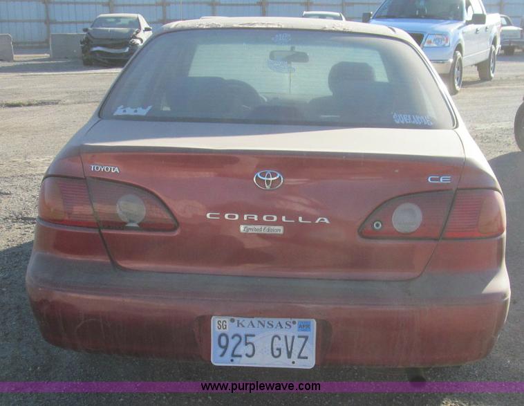 image for item H9451 2002 Toyota Corolla CE