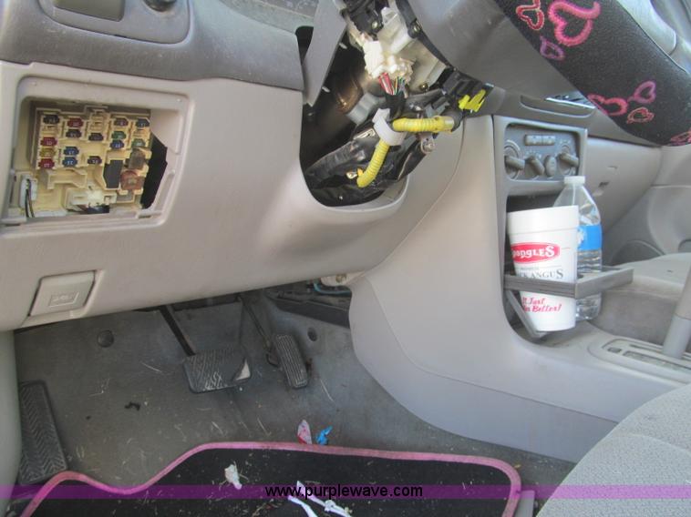 image for item H9451 2002 Toyota Corolla CE