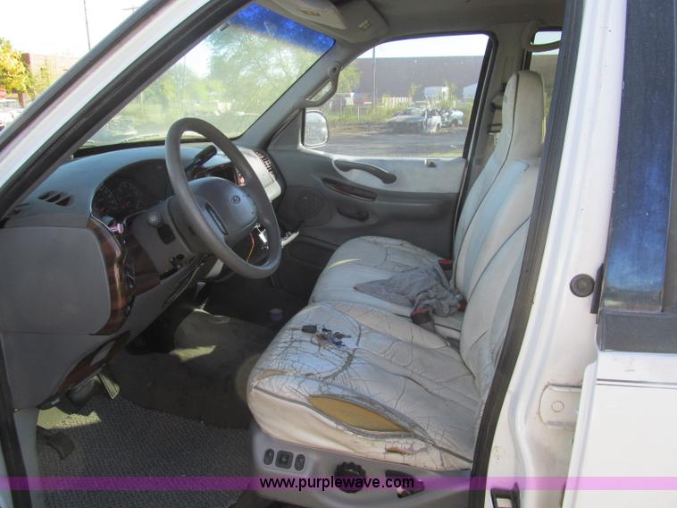 image for item H9452 1997 Ford Expedition Eddie Bauer SUV