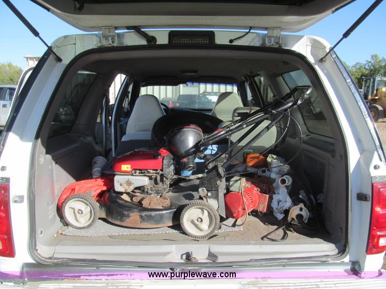 image for item H9452 1997 Ford Expedition Eddie Bauer SUV