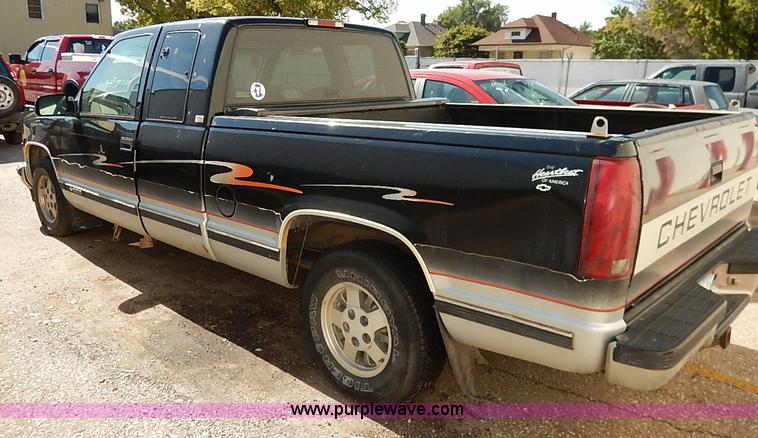 image for item I5358 1995 Chevrolet Silverado 1500 Ext. Cab pickup truck