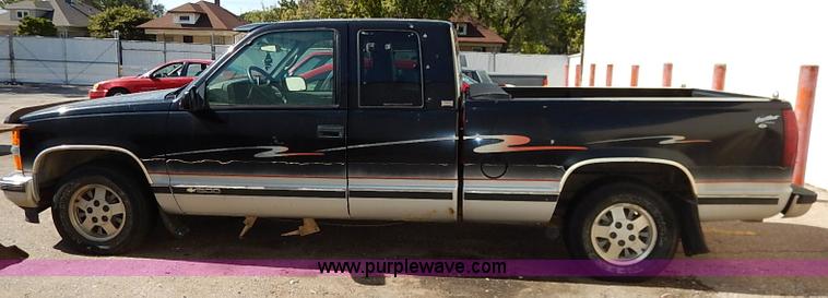 image for item I5358 1995 Chevrolet Silverado 1500 Ext. Cab pickup truck