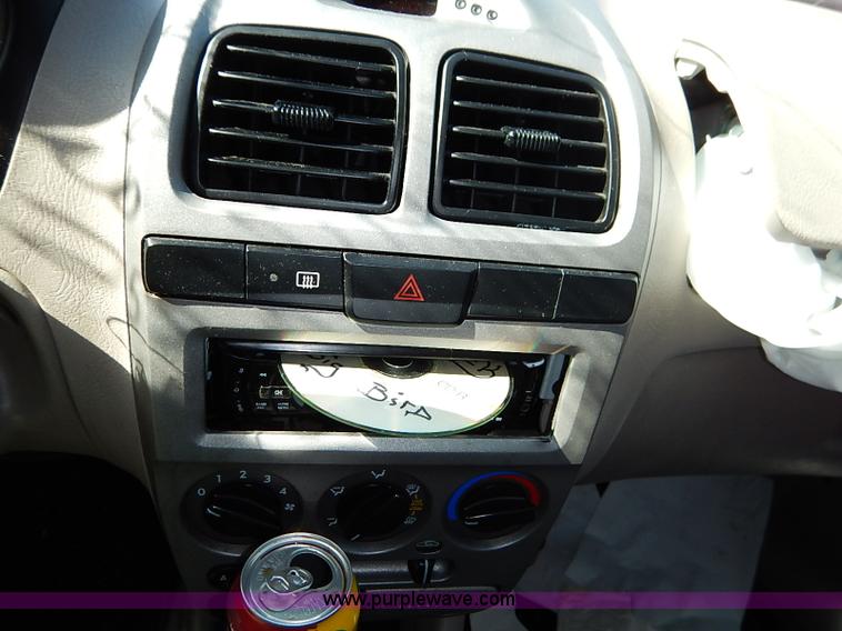 image for item I5359 2004 Hyundai Accent