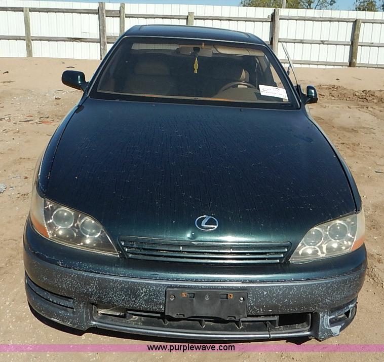 image for item I5363 1995 Lexus ES300