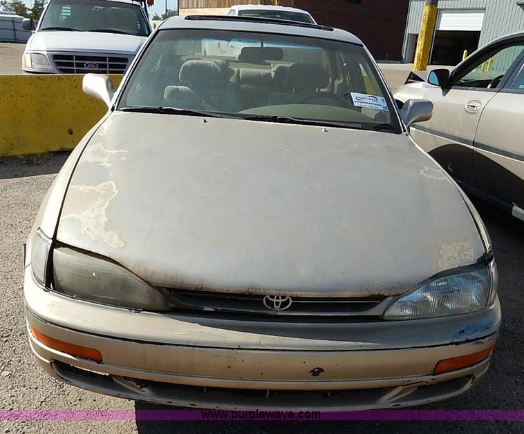 image for item I5368 1995 Toyota Camry LE