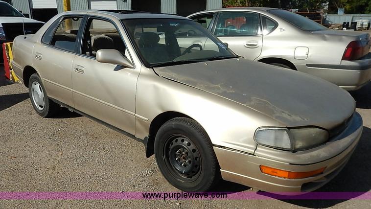 image for item I5368 1995 Toyota Camry LE