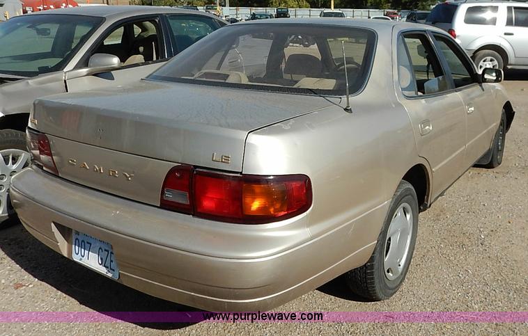 image for item I5368 1995 Toyota Camry LE