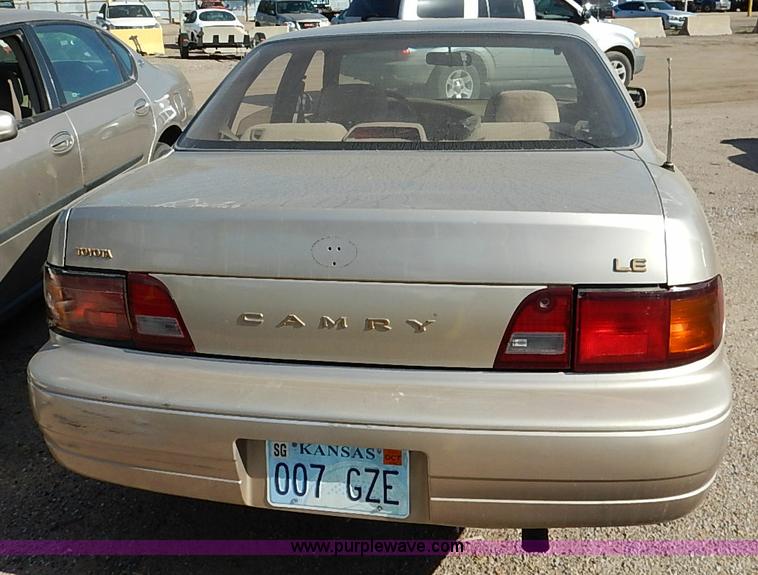 image for item I5368 1995 Toyota Camry LE