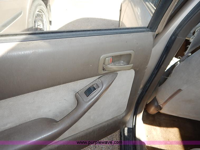 image for item I5368 1995 Toyota Camry LE
