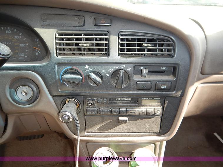 image for item I5368 1995 Toyota Camry LE