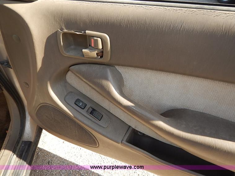 image for item I5368 1995 Toyota Camry LE