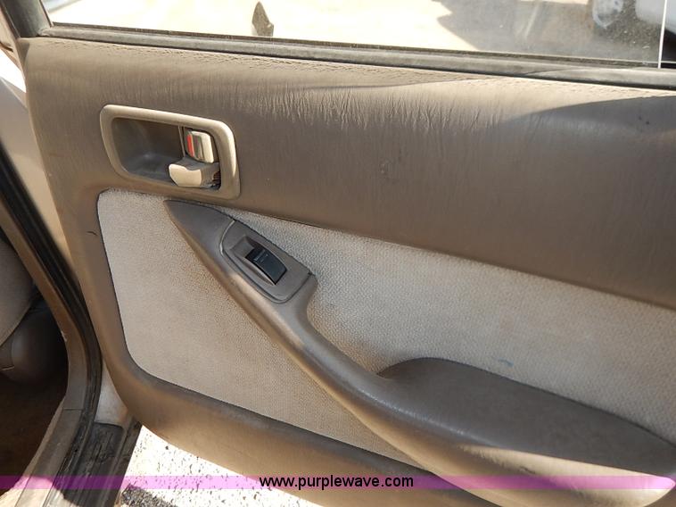 image for item I5368 1995 Toyota Camry LE