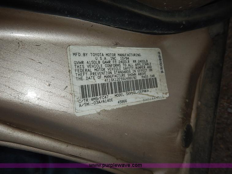 image for item I5368 1995 Toyota Camry LE