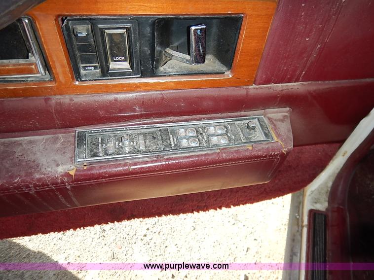 image for item I5371 1989 Cadillac DeVille Fleetwood