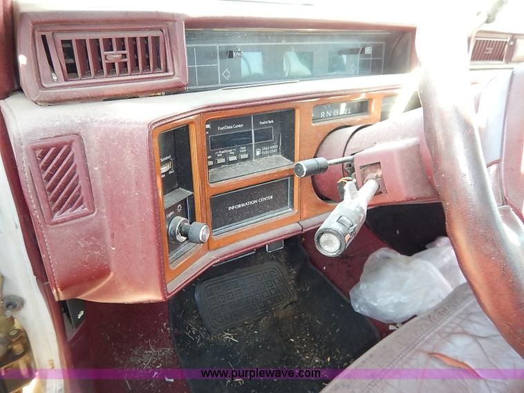 image for item I5371 1989 Cadillac DeVille Fleetwood