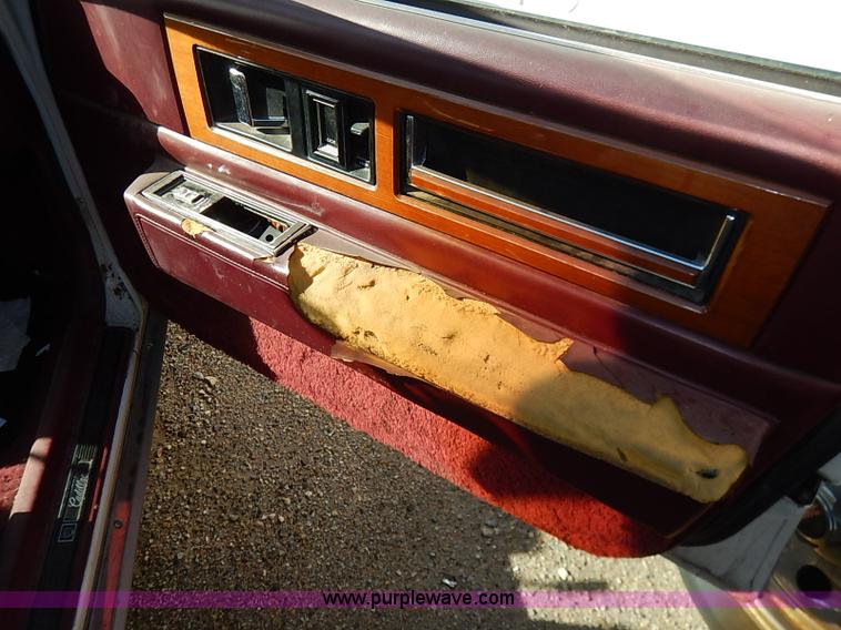 image for item I5371 1989 Cadillac DeVille Fleetwood