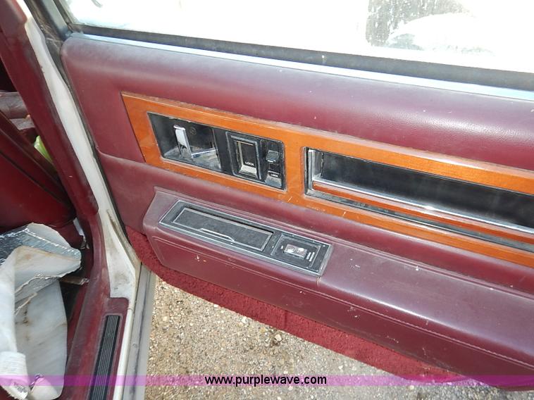 image for item I5371 1989 Cadillac DeVille Fleetwood