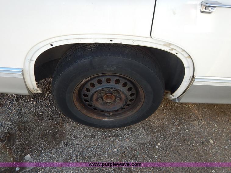 image for item I5371 1989 Cadillac DeVille Fleetwood