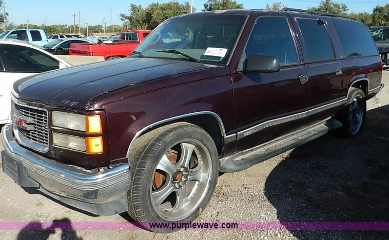 image for item I5372 1997 GMC Suburban 1500 SLE SUV