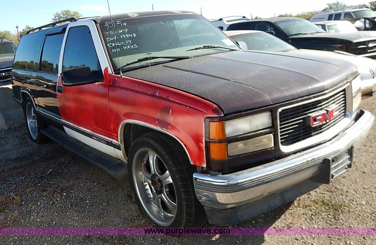 image for item I5372 1997 GMC Suburban 1500 SLE SUV