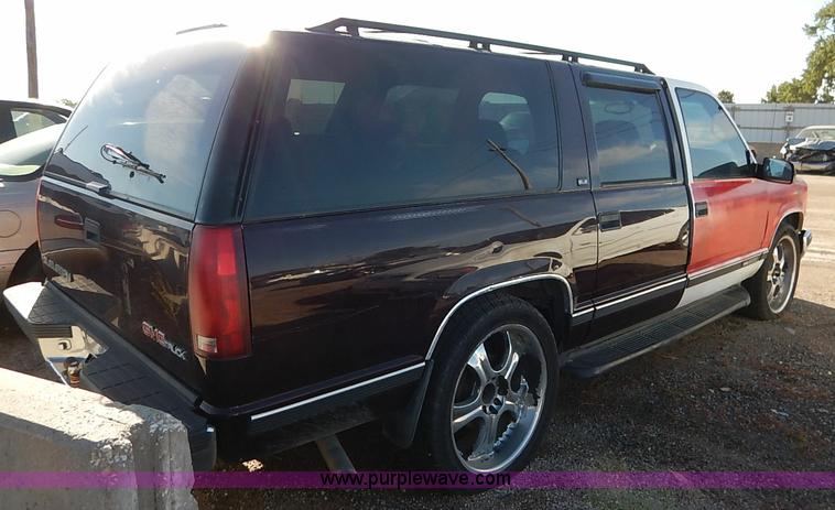 image for item I5372 1997 GMC Suburban 1500 SLE SUV