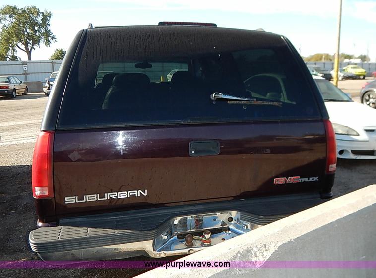 image for item I5372 1997 GMC Suburban 1500 SLE SUV