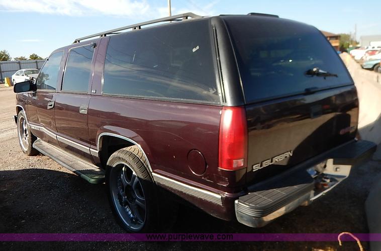 image for item I5372 1997 GMC Suburban 1500 SLE SUV