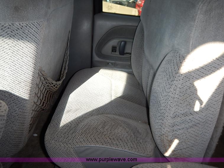 image for item I5372 1997 GMC Suburban 1500 SLE SUV