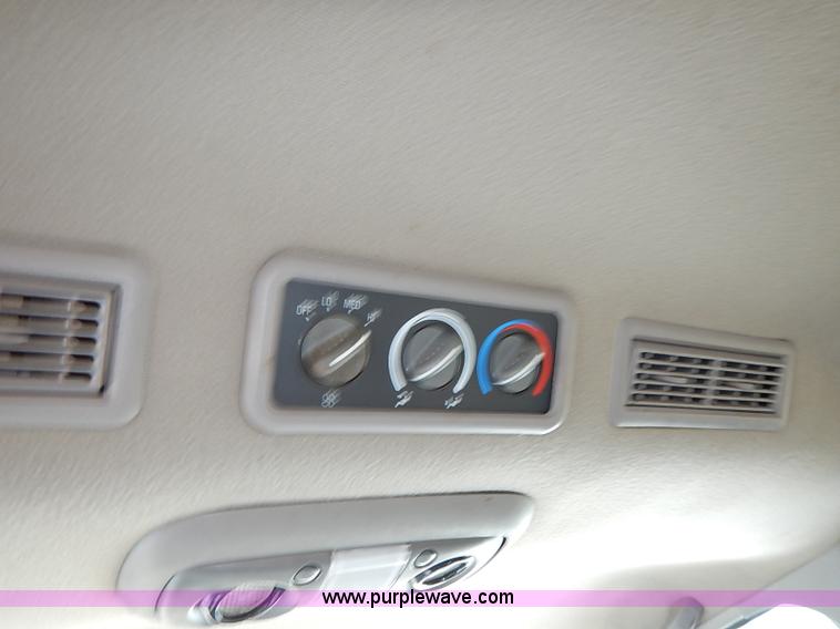 image for item I5372 1997 GMC Suburban 1500 SLE SUV