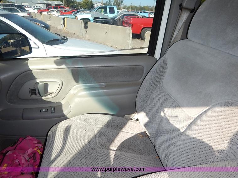 image for item I5372 1997 GMC Suburban 1500 SLE SUV