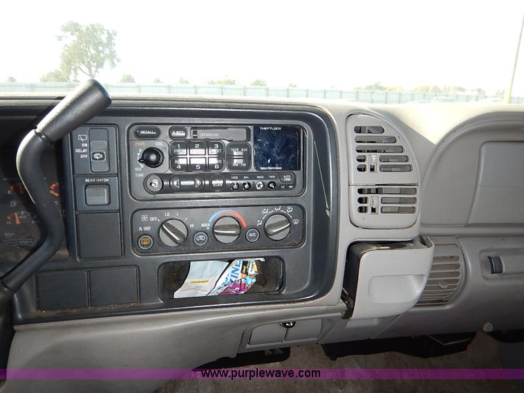 image for item I5372 1997 GMC Suburban 1500 SLE SUV