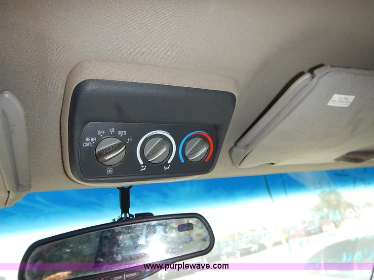 image for item I5372 1997 GMC Suburban 1500 SLE SUV