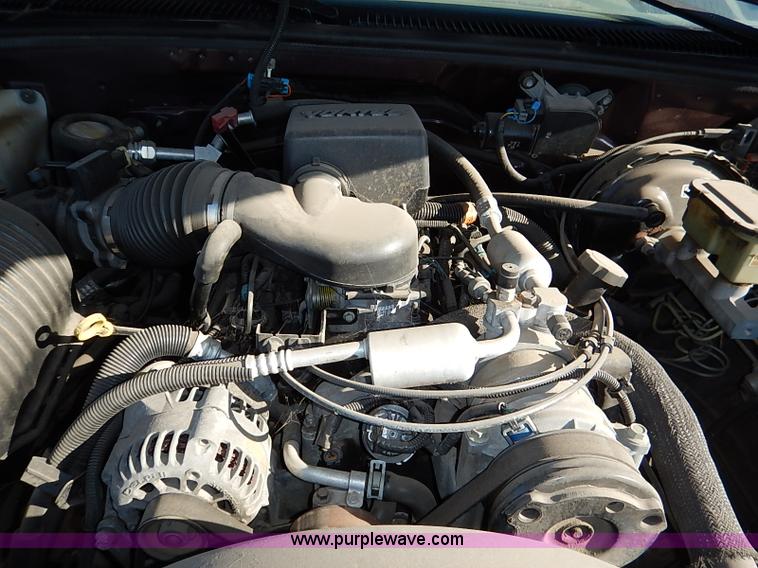 image for item I5372 1997 GMC Suburban 1500 SLE SUV