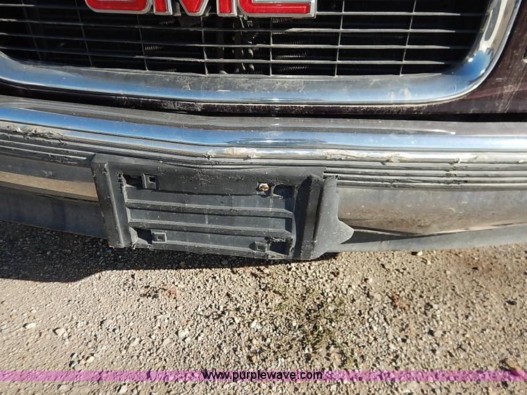 image for item I5372 1997 GMC Suburban 1500 SLE SUV