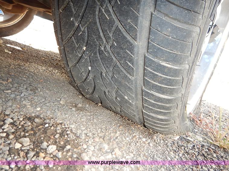 image for item I5372 1997 GMC Suburban 1500 SLE SUV