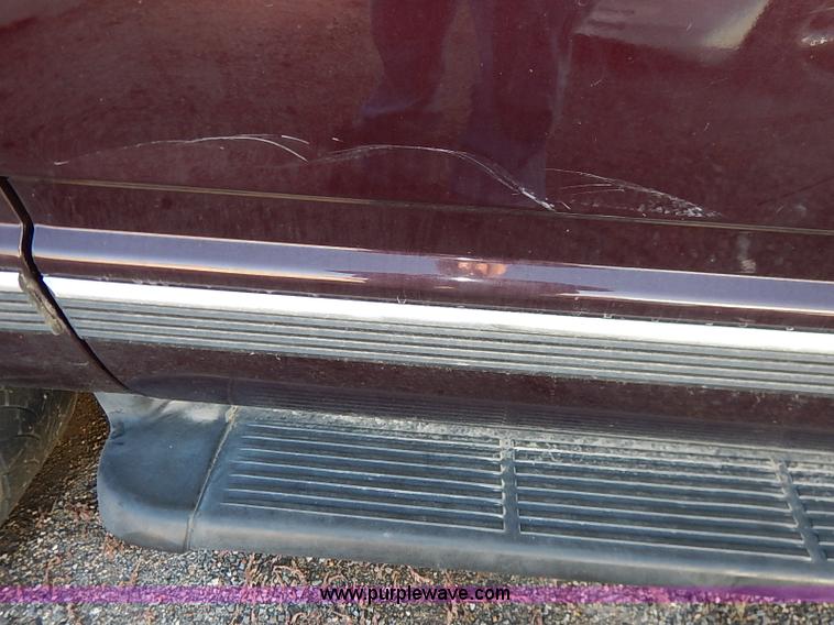 image for item I5372 1997 GMC Suburban 1500 SLE SUV