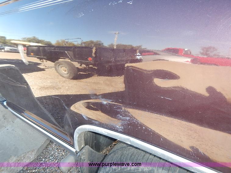 image for item I5372 1997 GMC Suburban 1500 SLE SUV