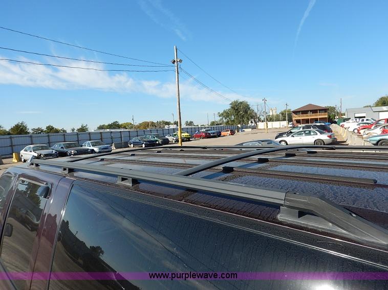 image for item I5372 1997 GMC Suburban 1500 SLE SUV