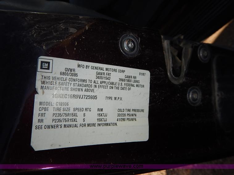 image for item I5372 1997 GMC Suburban 1500 SLE SUV