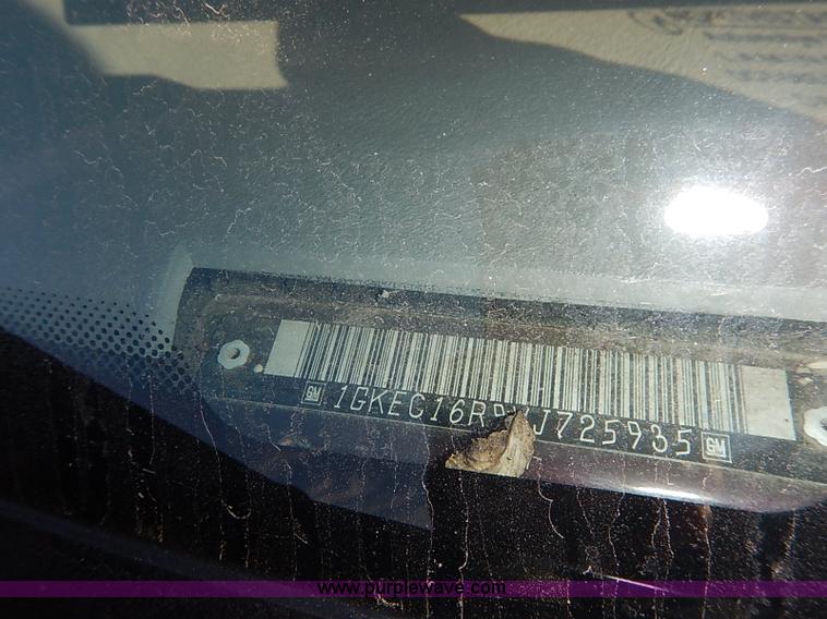 image for item I5372 1997 GMC Suburban 1500 SLE SUV