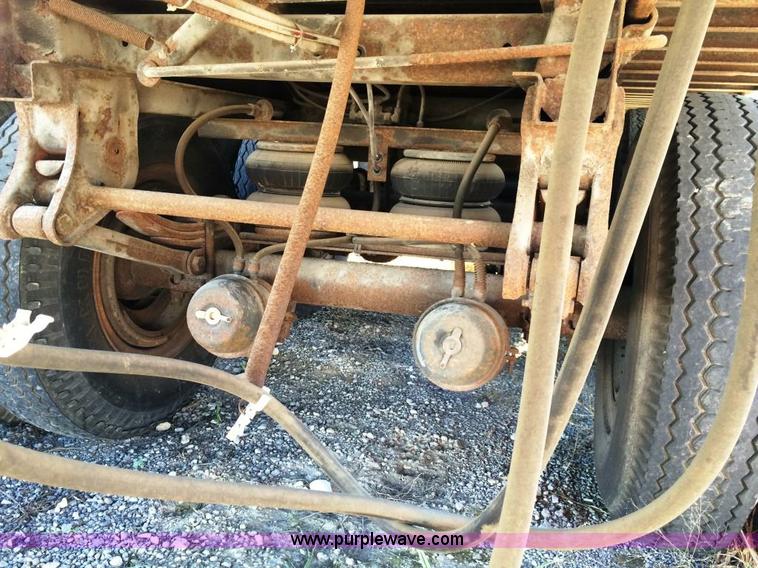 image for item D1270 1992 Wabash storage semi trailer