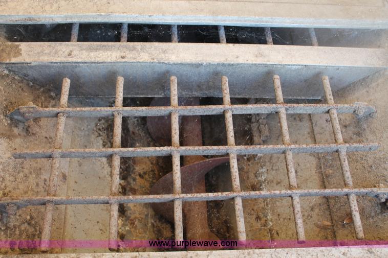 image for item E4299 1996 PMC feed trailer