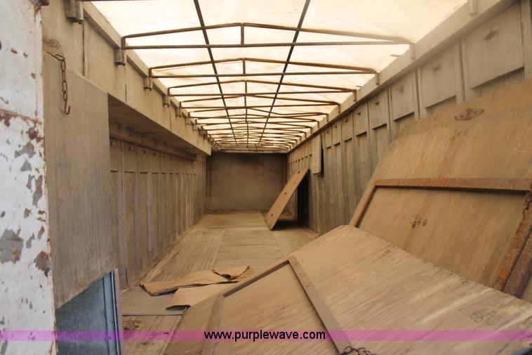 image for item E4299 1996 PMC feed trailer