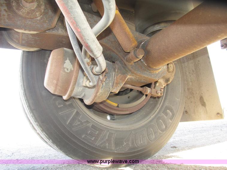 image for item G9913 1997 Chaparral 48102 aluminum flatbed trailer