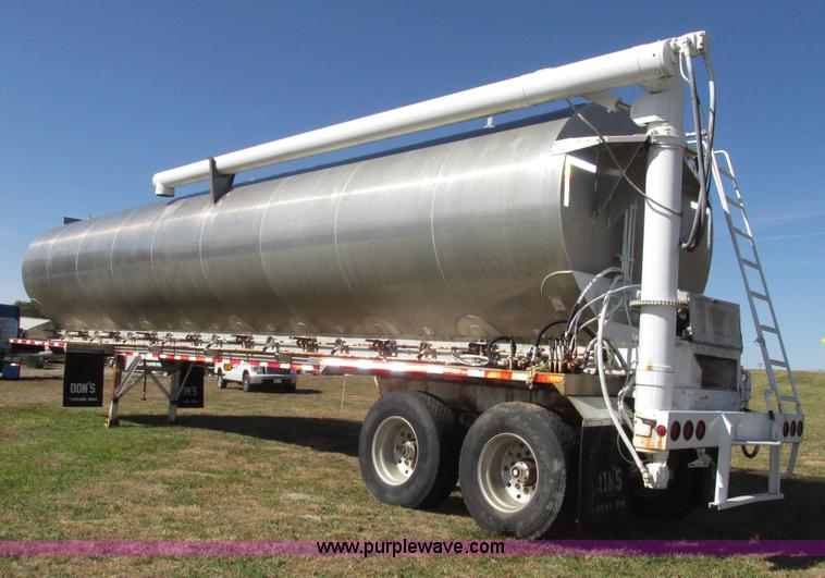 image for item G9914 1997 Ledwell LW40ADC aluminum feed trailer
