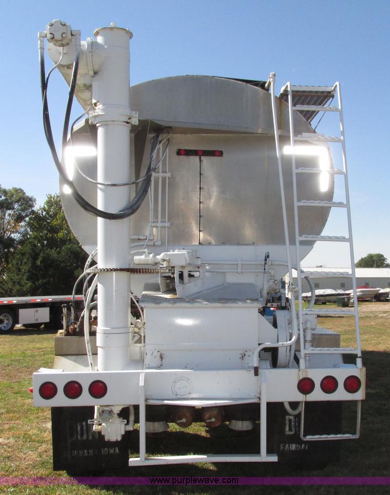 image for item G9914 1997 Ledwell LW40ADC aluminum feed trailer