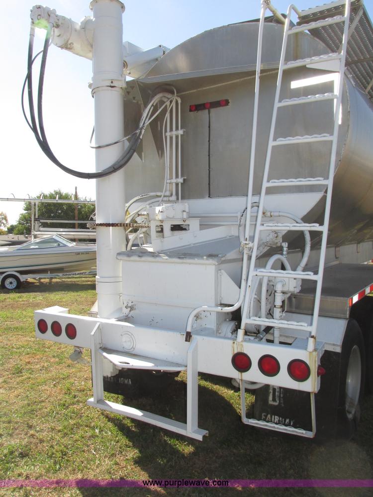 image for item G9914 1997 Ledwell LW40ADC aluminum feed trailer