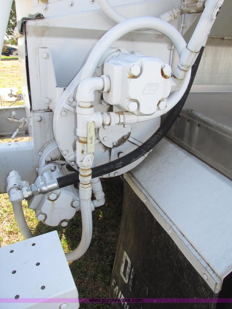 image for item G9914 1997 Ledwell LW40ADC aluminum feed trailer